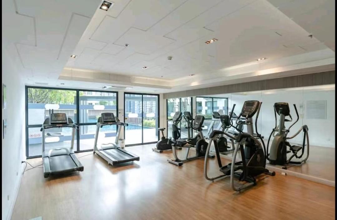 Aparthotel In With Swimming Pool Near Malls And Train *
