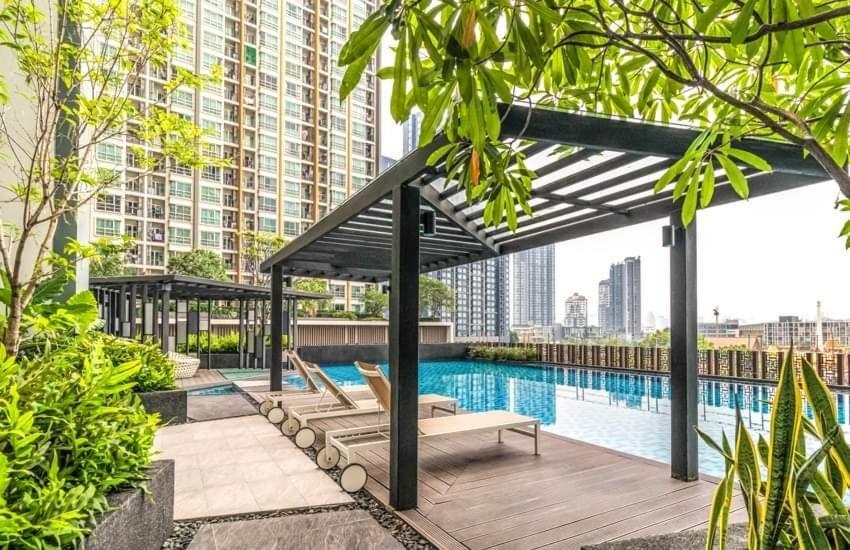 In With Swimming Pool Near Malls And Train Aparthotel