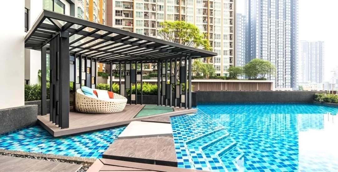 Aparthotel In With Swimming Pool Near Malls And Train