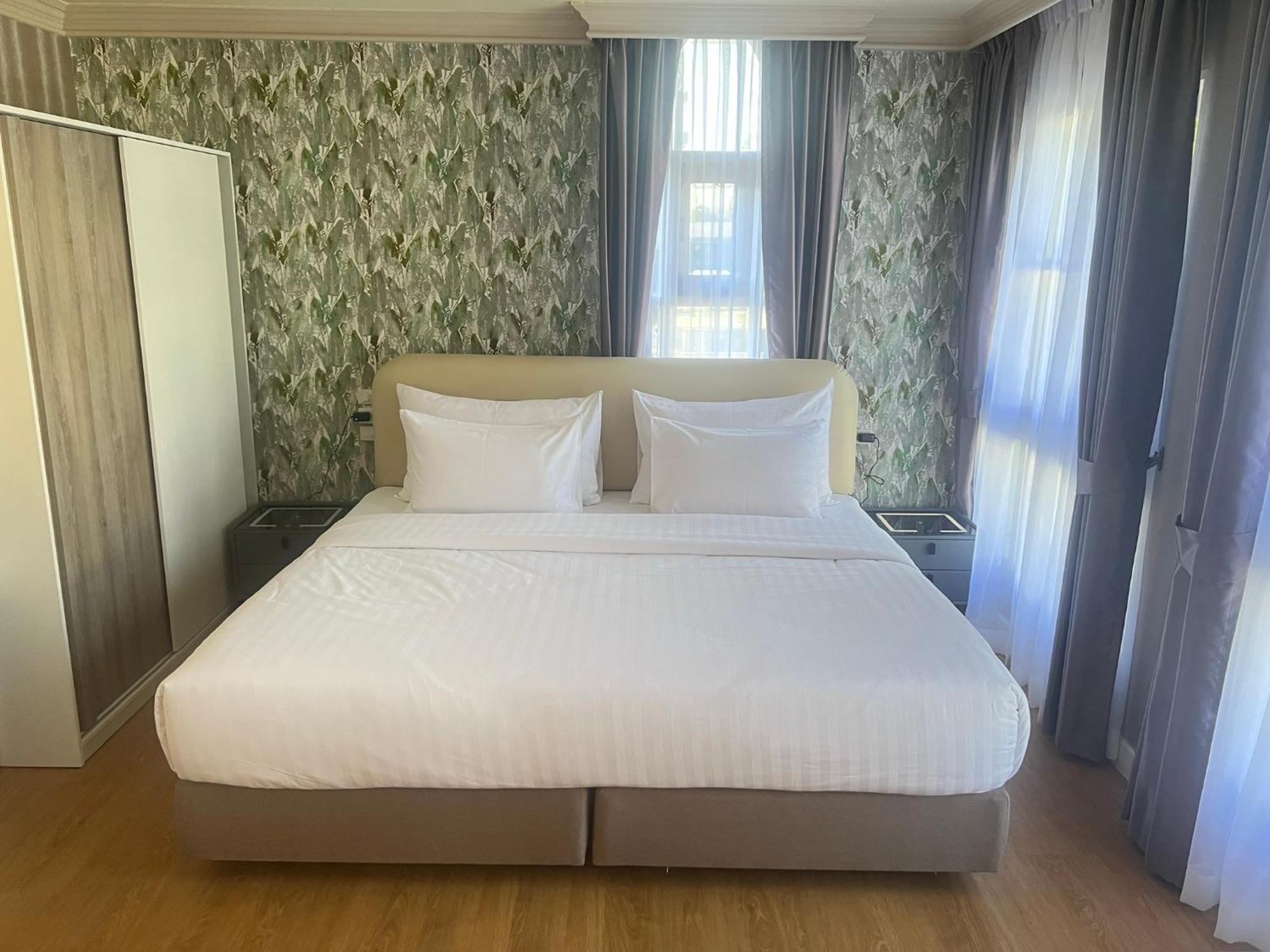 V20 Boutique Jacuzzi Hotel