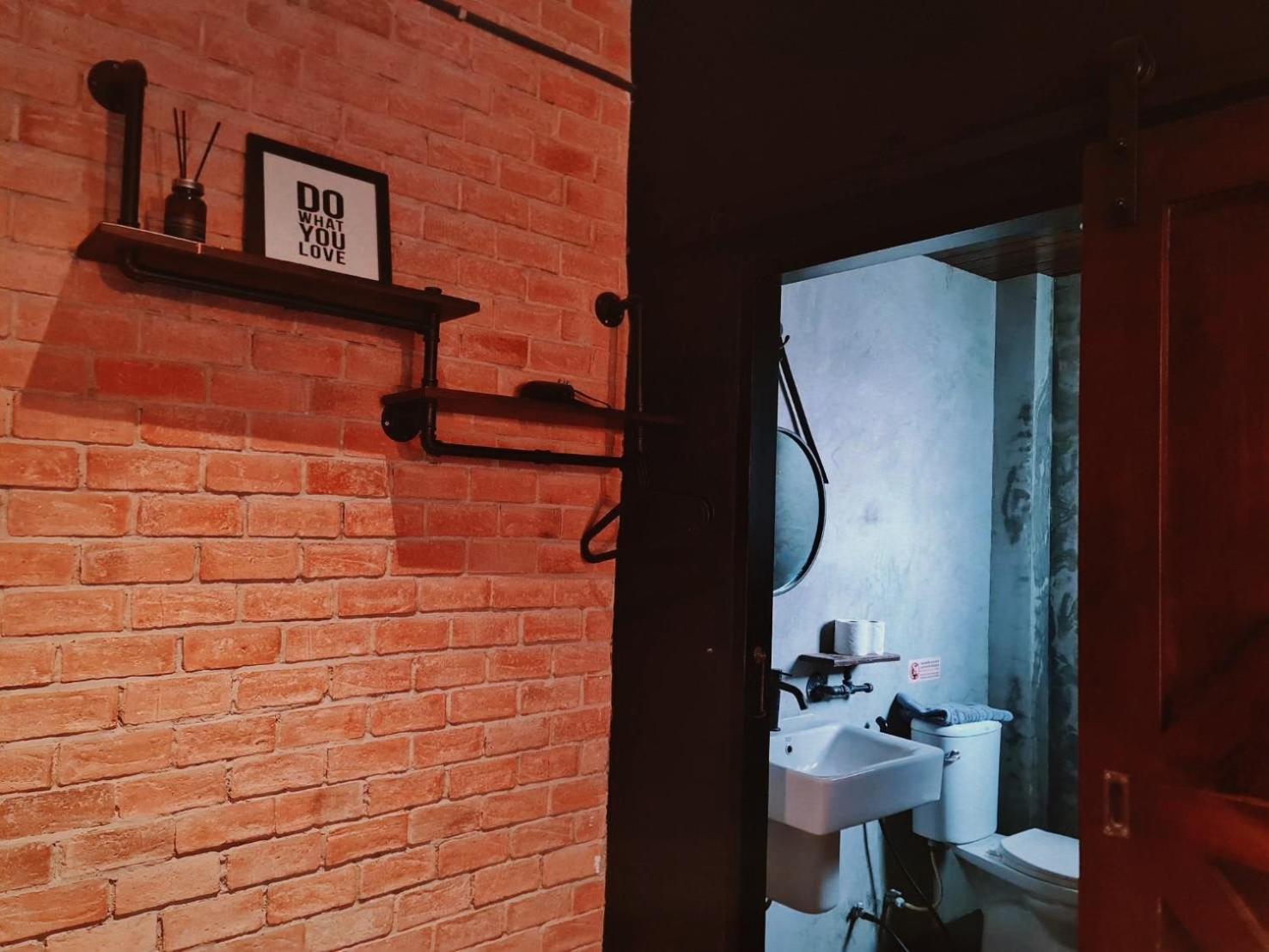 Hostel The Local Ari *