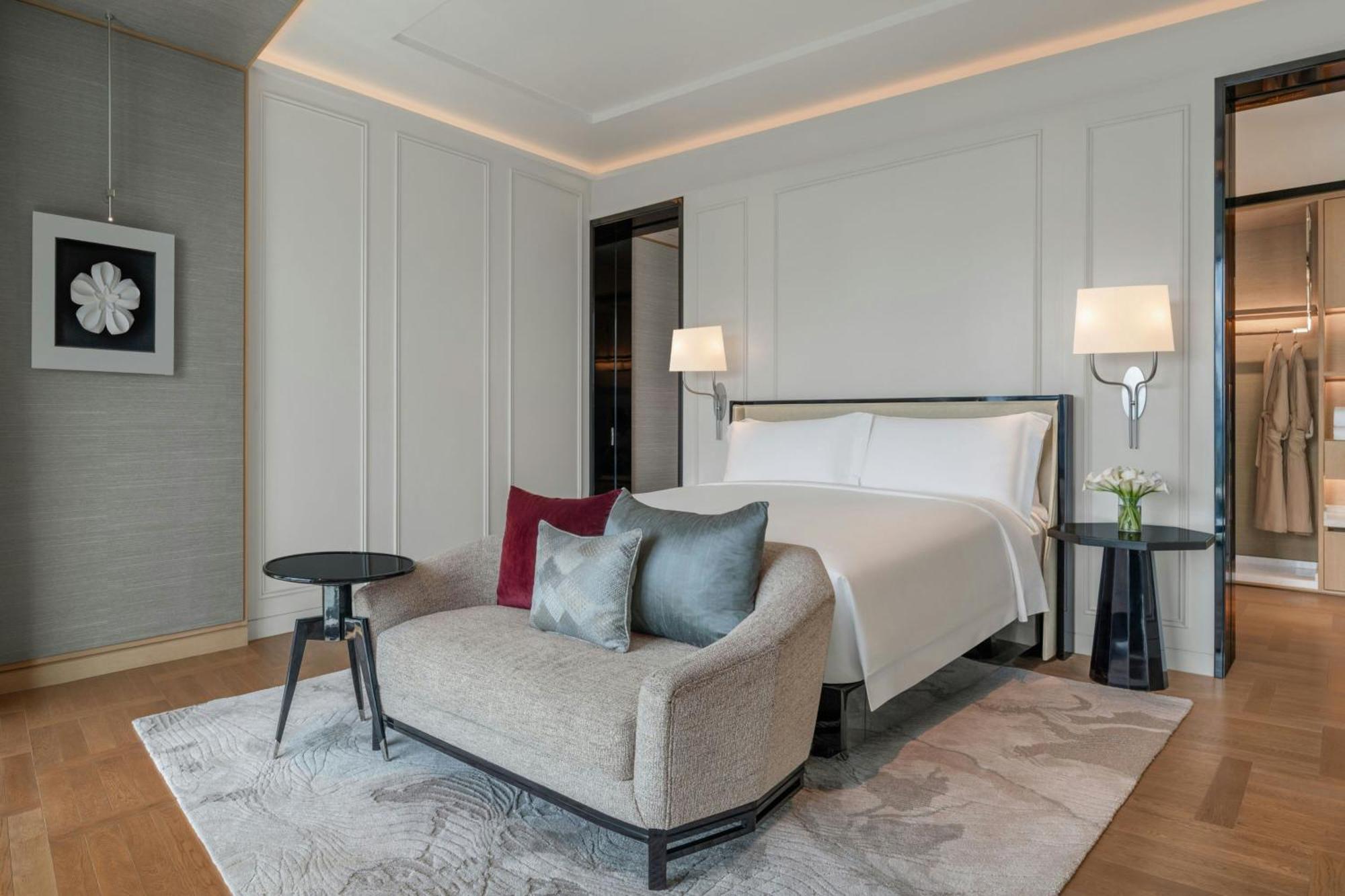 The Ritz-carlton,