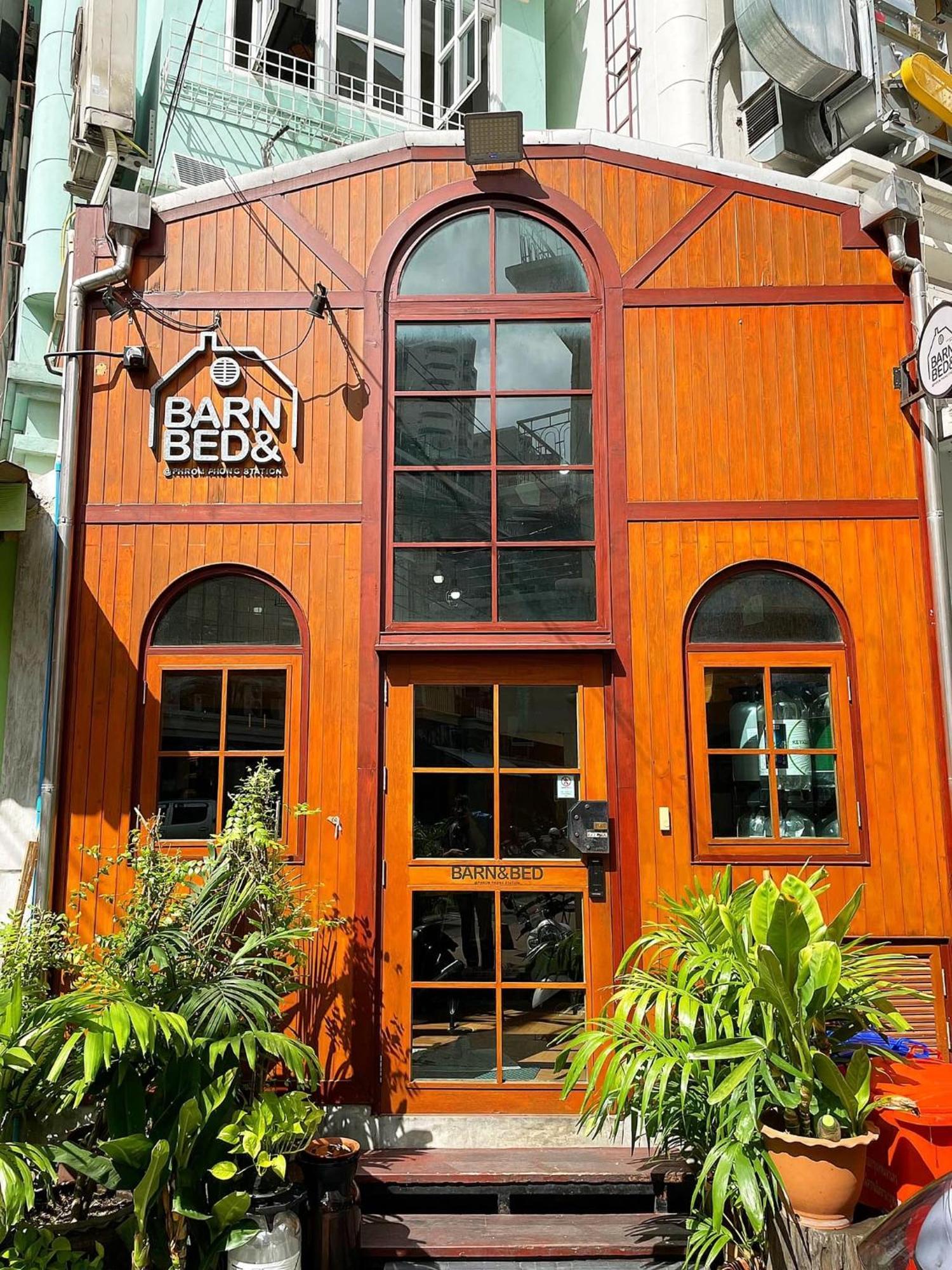 Barn & Bed Hostel *
