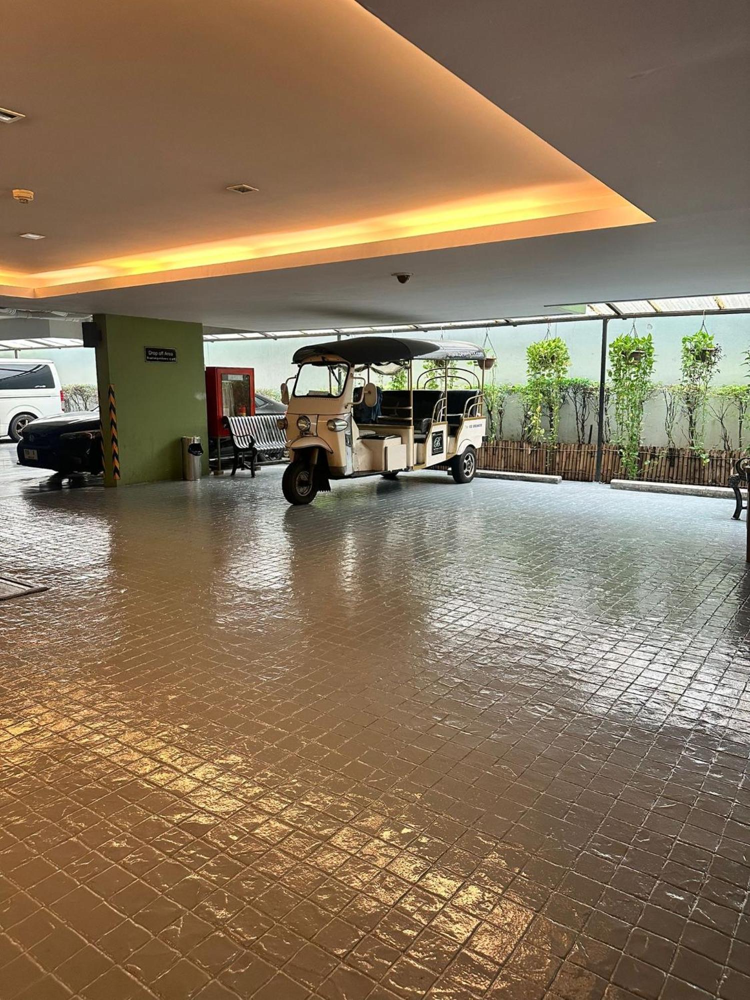 Spacious Sukhumvit Near Emquartier Apartment Bangkok