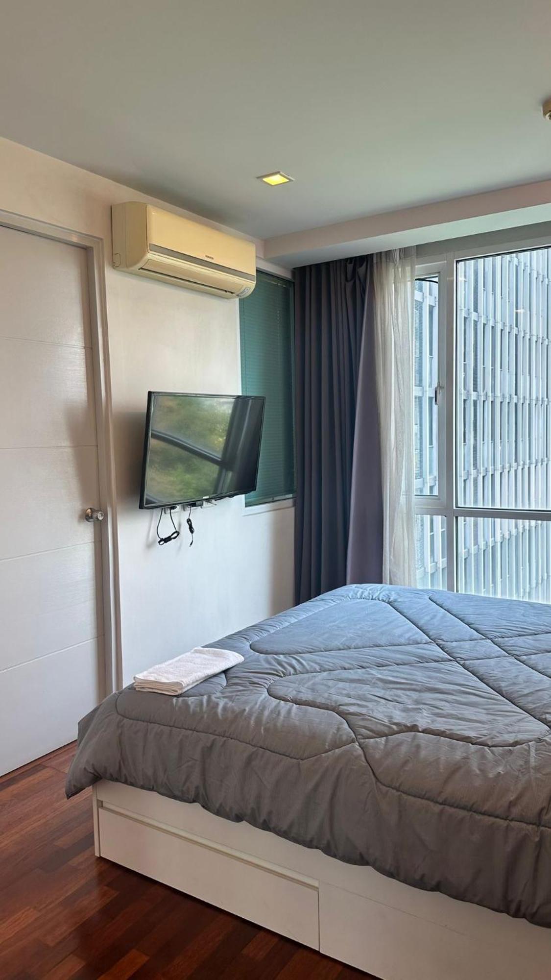 Spacious Sukhumvit Near Emquartier Apartment *