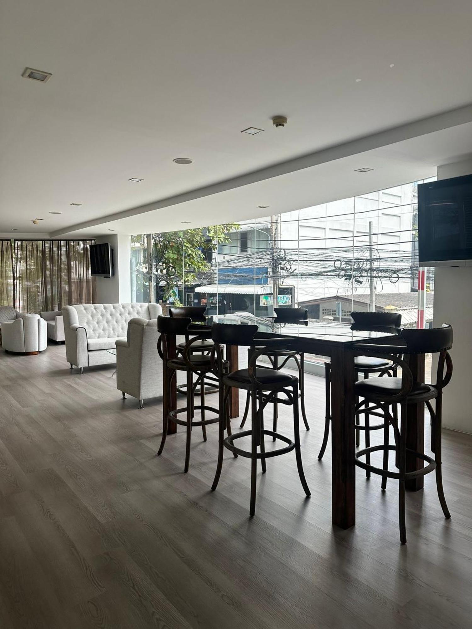 Spacious Sukhumvit Near Emquartier *