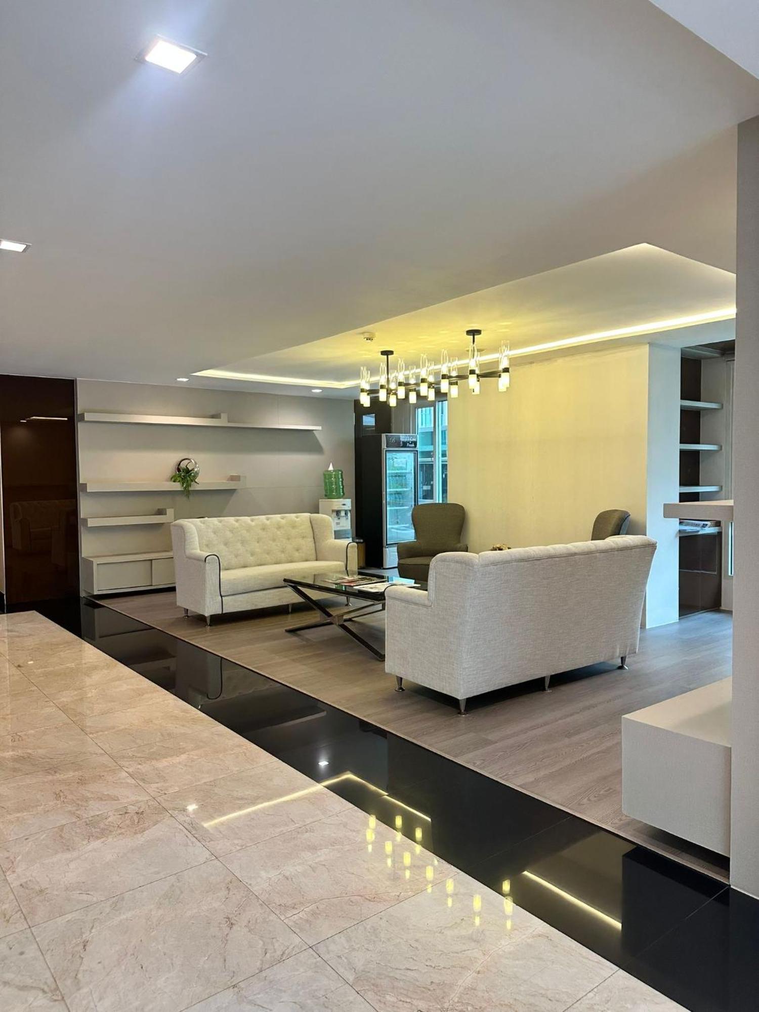 Spacious Sukhumvit Near Emquartier Bangkok