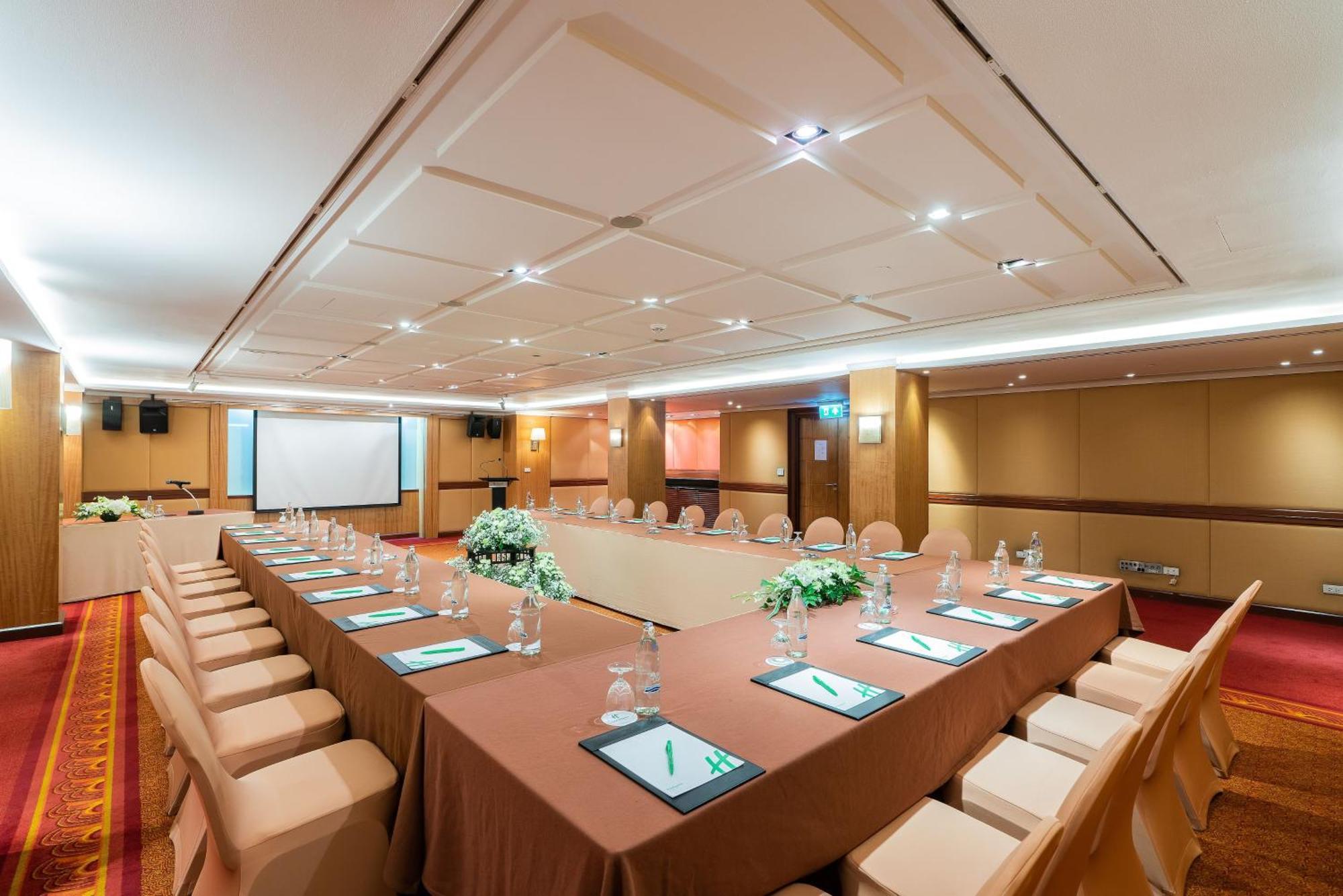 Hotel Holiday Silom By Ihg 4*