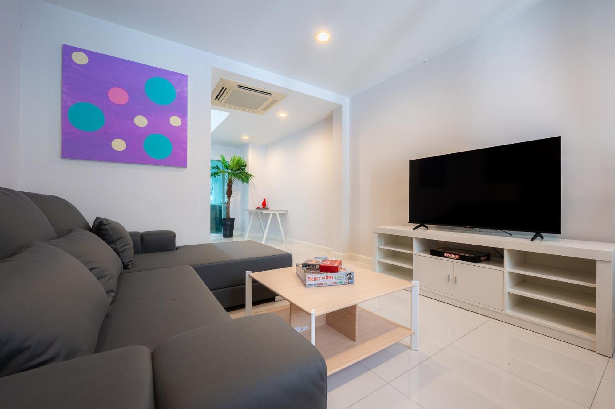 3 Bedroom Spacious In Downtown Near Mrt Bts Asok Station * Bangkok