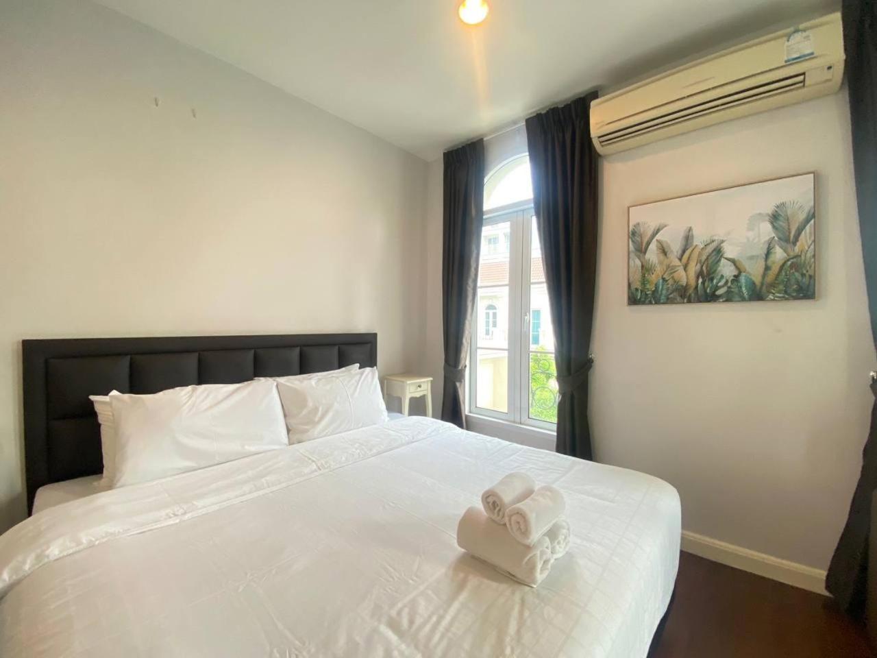 3 Bedroom Spacious In Downtown Near Mrt Bts Asok Station Bangkok