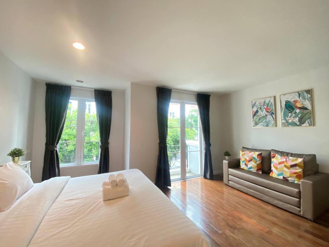 3 Bedroom Spacious In Downtown Near Mrt Bts Asok Station Holiday home