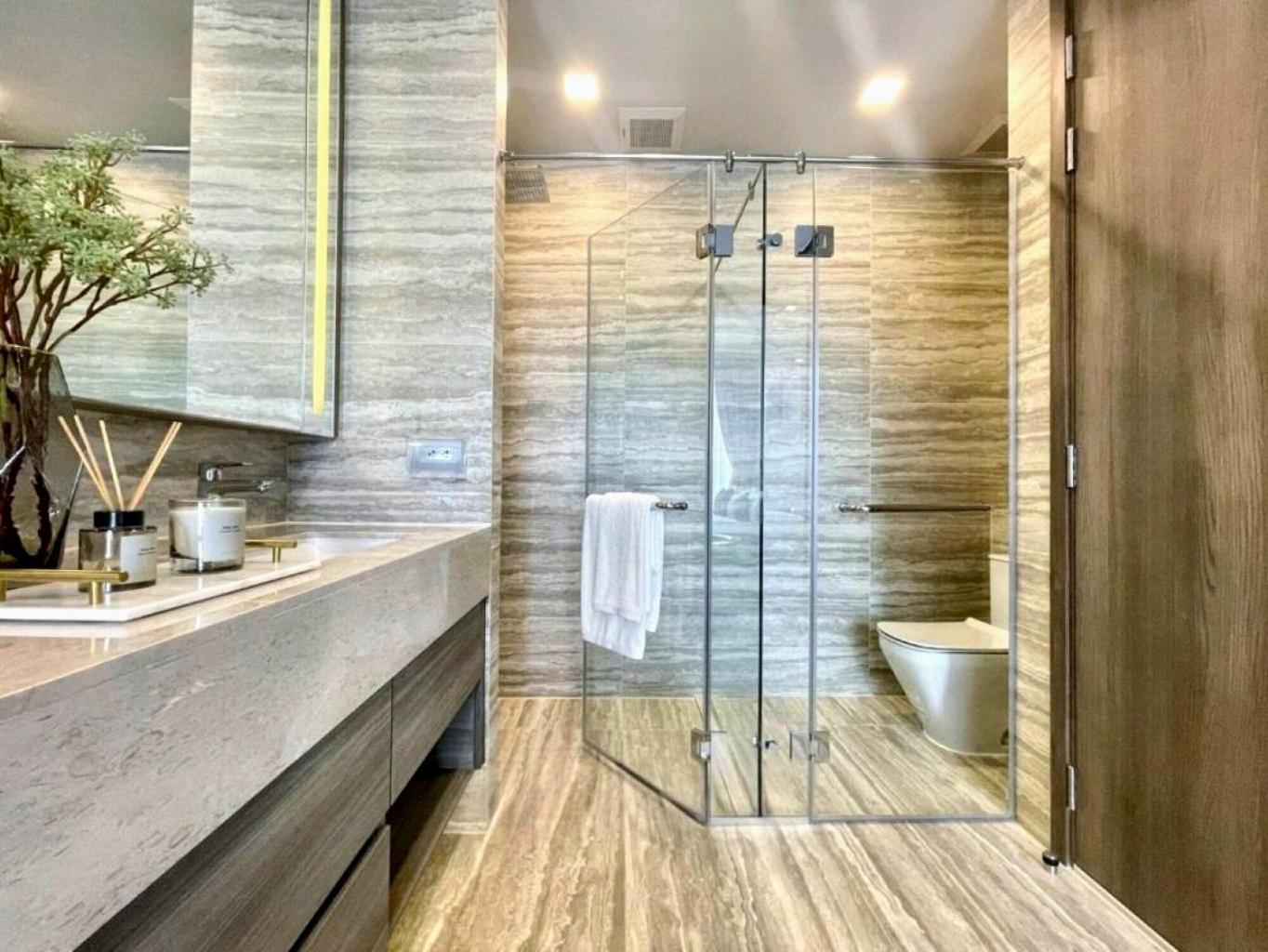 Sukhumvit Terminal 21 Asoke Super Luxury Designer 65 Sqm *
