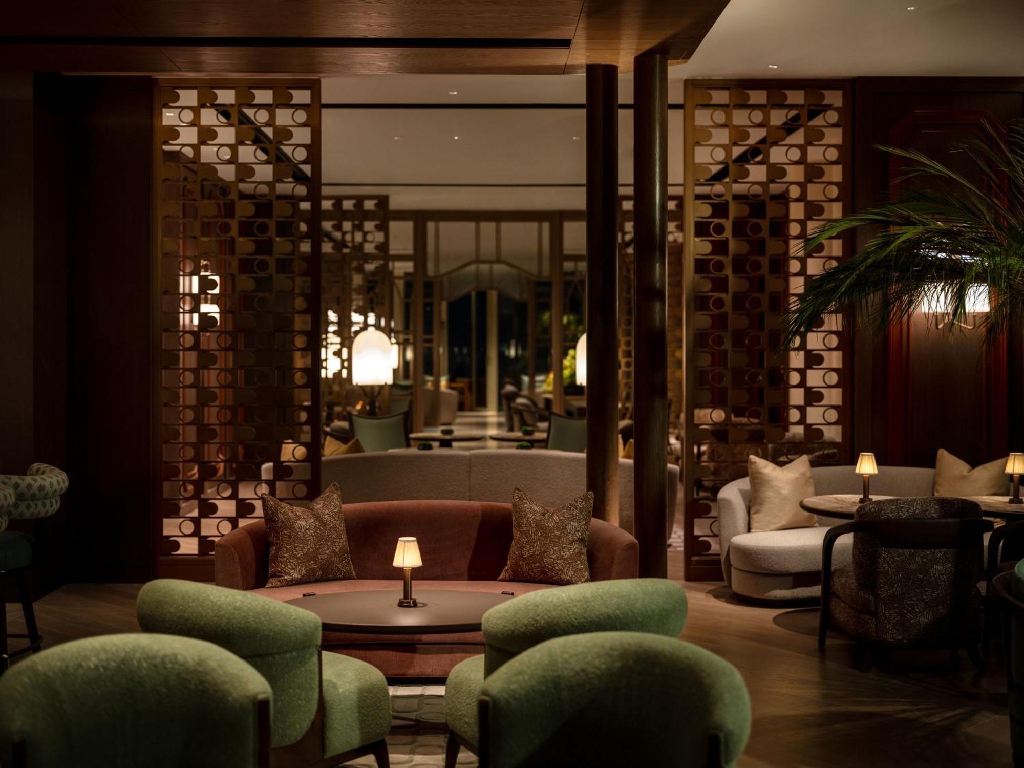 Dusit Thani Hotel 5*