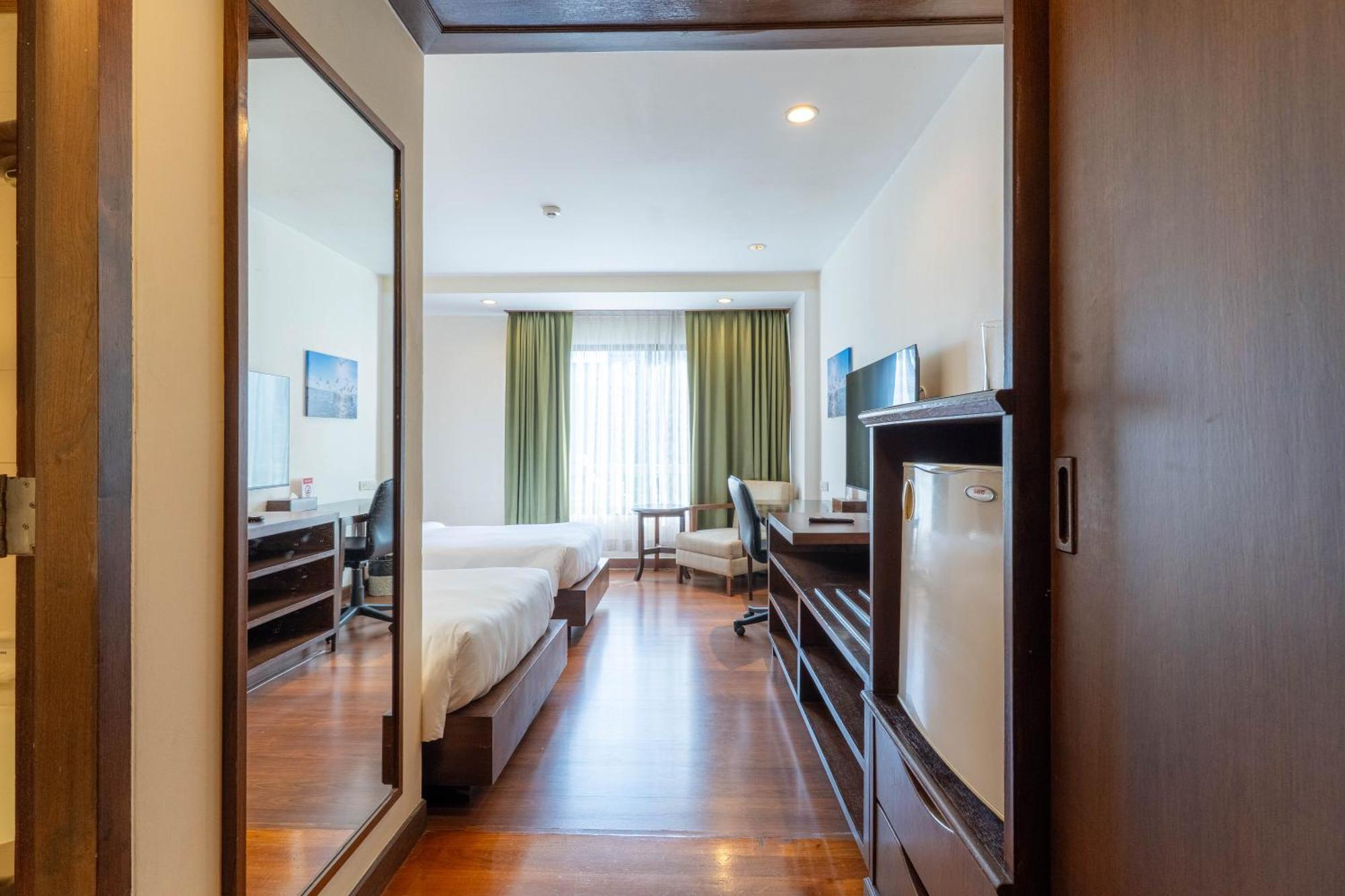Hotel Journeyhub Sukhumvit 26, - Formerly St 4*