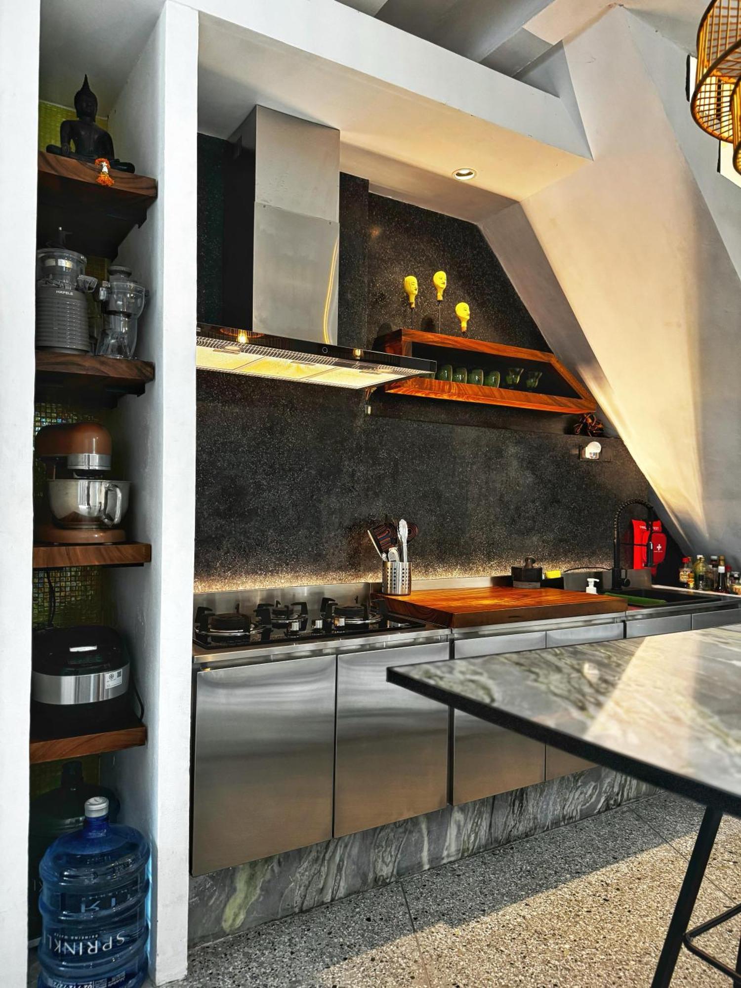 Siri Designer 3-storey Townhouse With Garden And Luxury Amenities