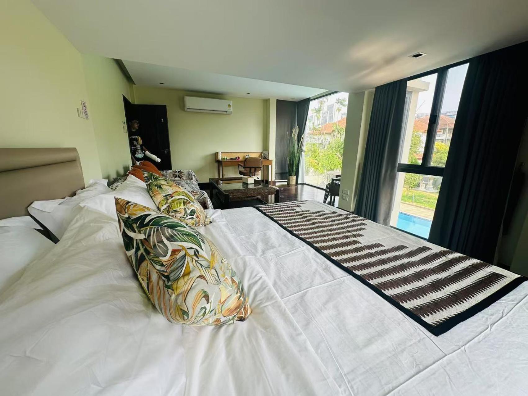 Deluxe Pool 5 Punnawithi Bts Bangkok