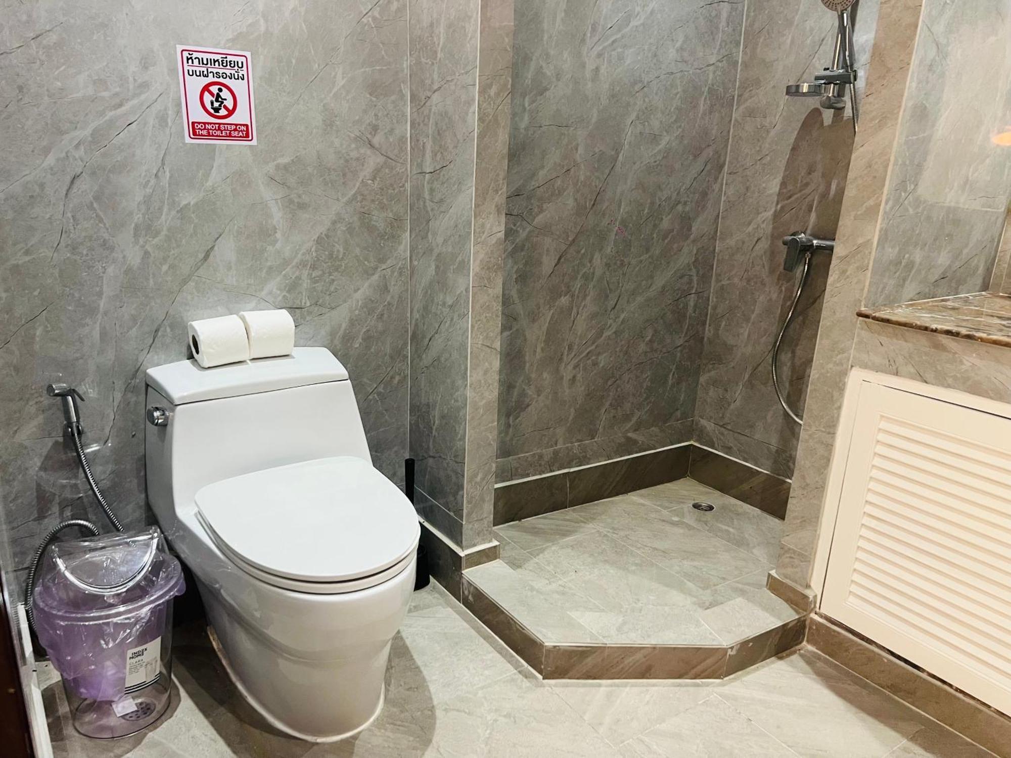 Deluxe Pool 5 Punnawithi Bts *