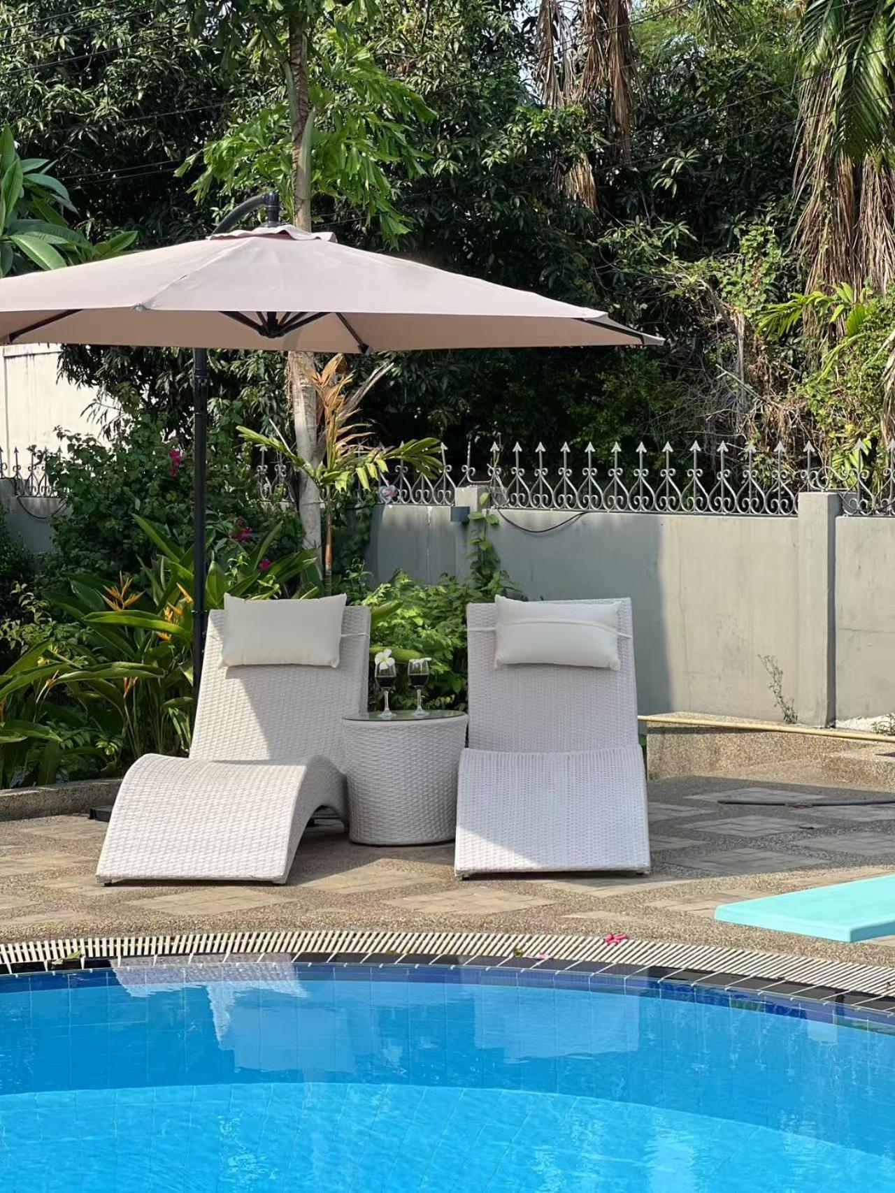 Deluxe Pool 5 Punnawithi Bts * Bangkok