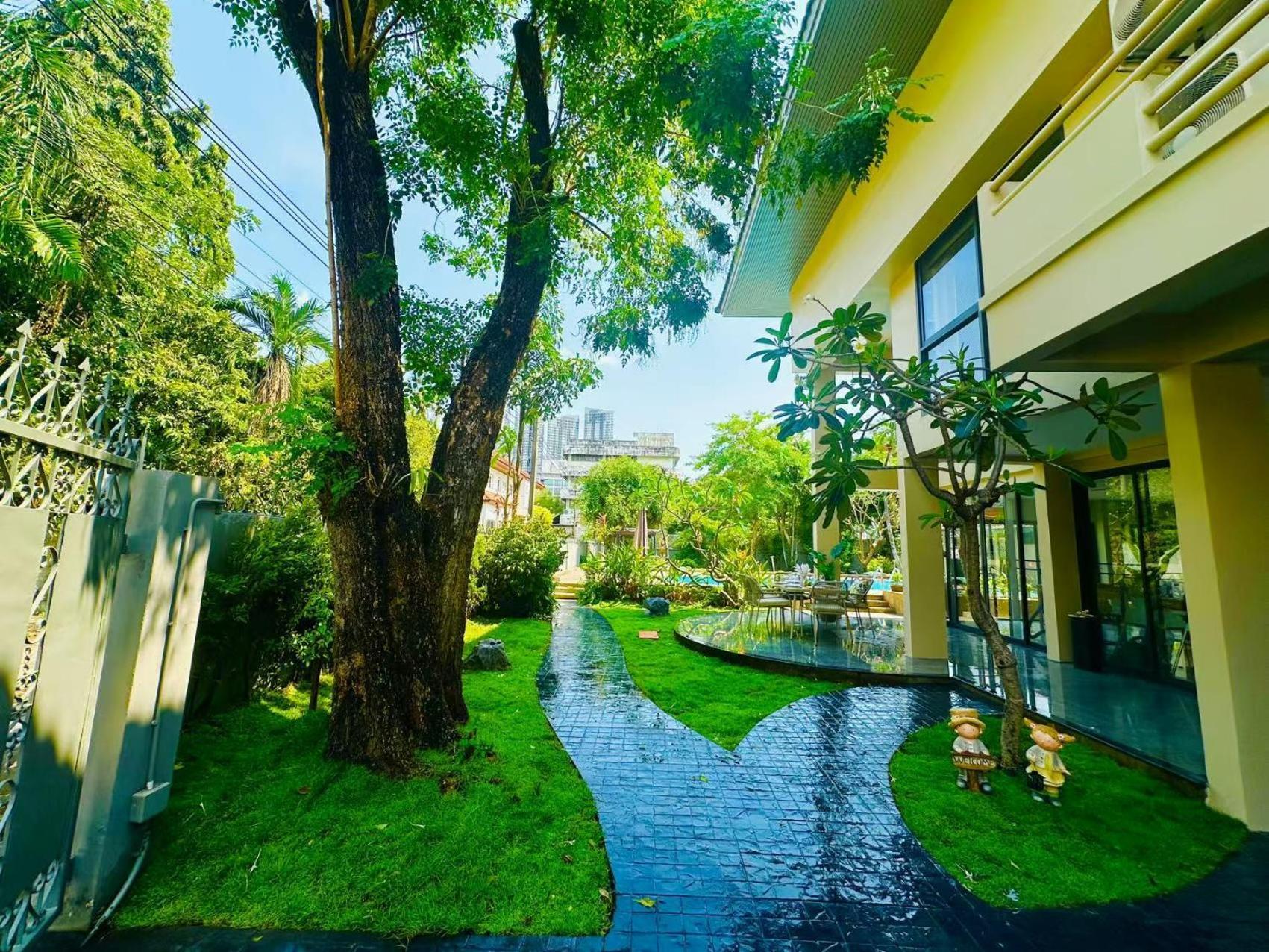 Deluxe Pool 5 Punnawithi Bts Bangkok