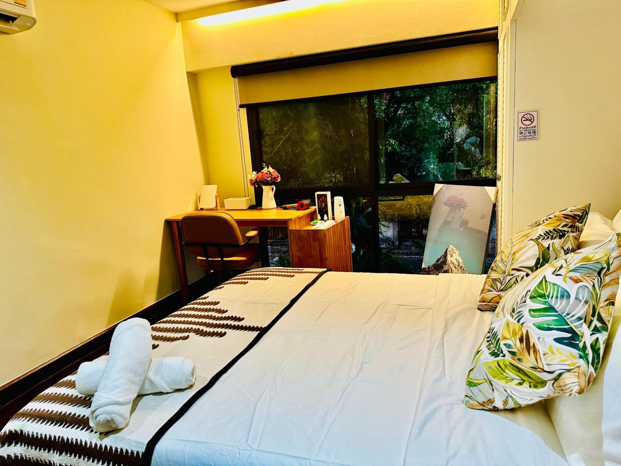 Deluxe Pool 5 Punnawithi Bts Villa Bangkok