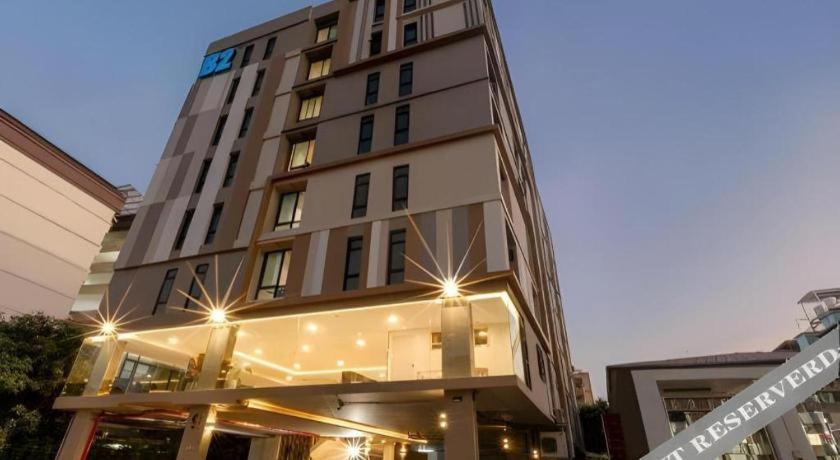 B2 Huai Khwang Premier Hotel 3*