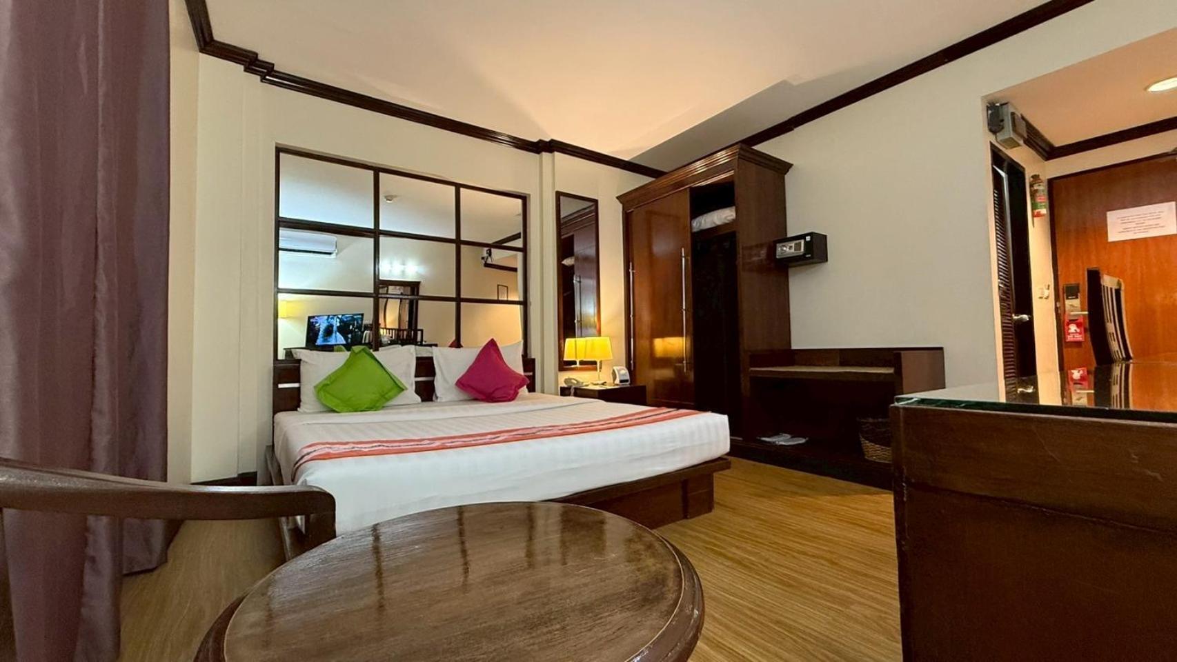 Hotel Grand Business