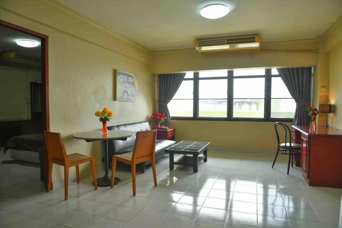 Petch Tower Ekkamai Hotel