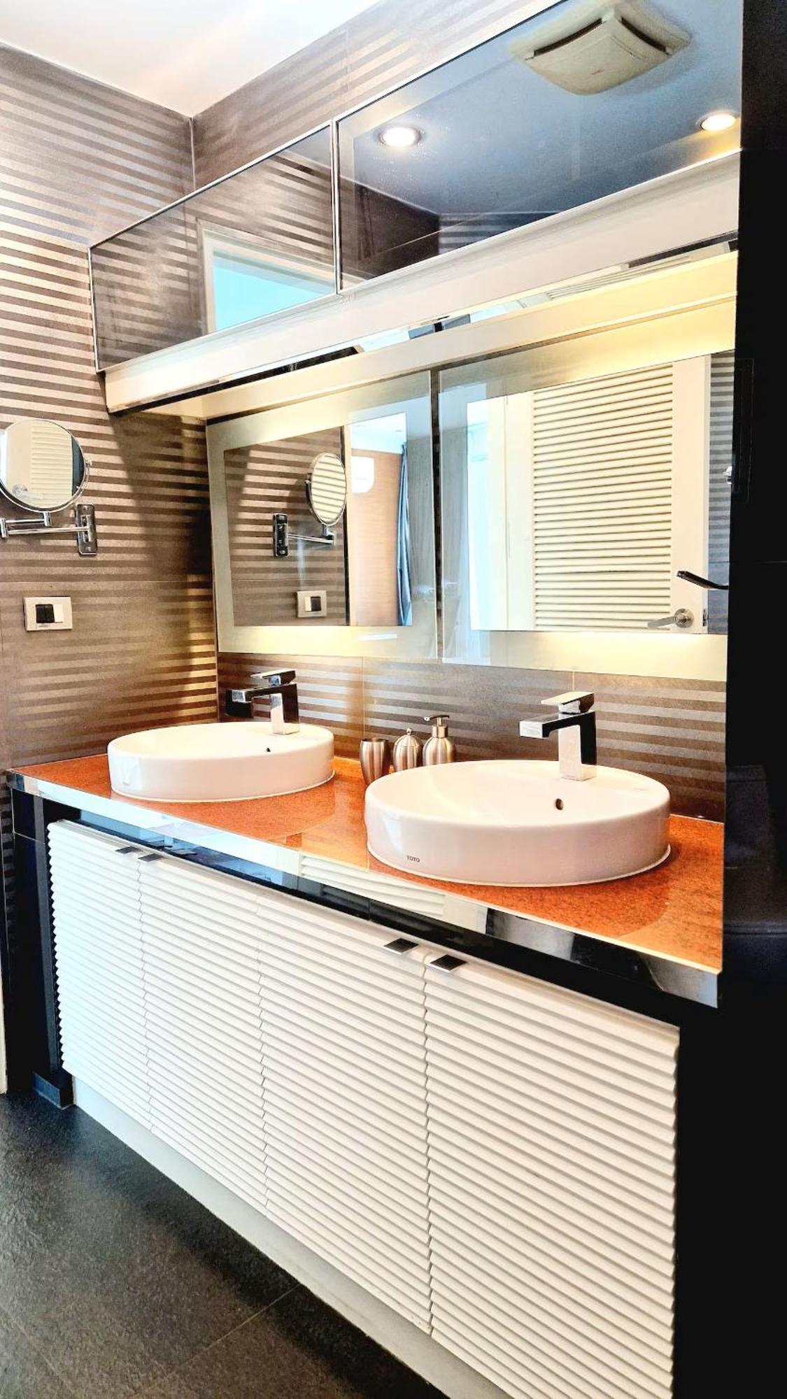 Extremely Spacious Cool Asoke Sleeps 8 250sqm Apartamento *