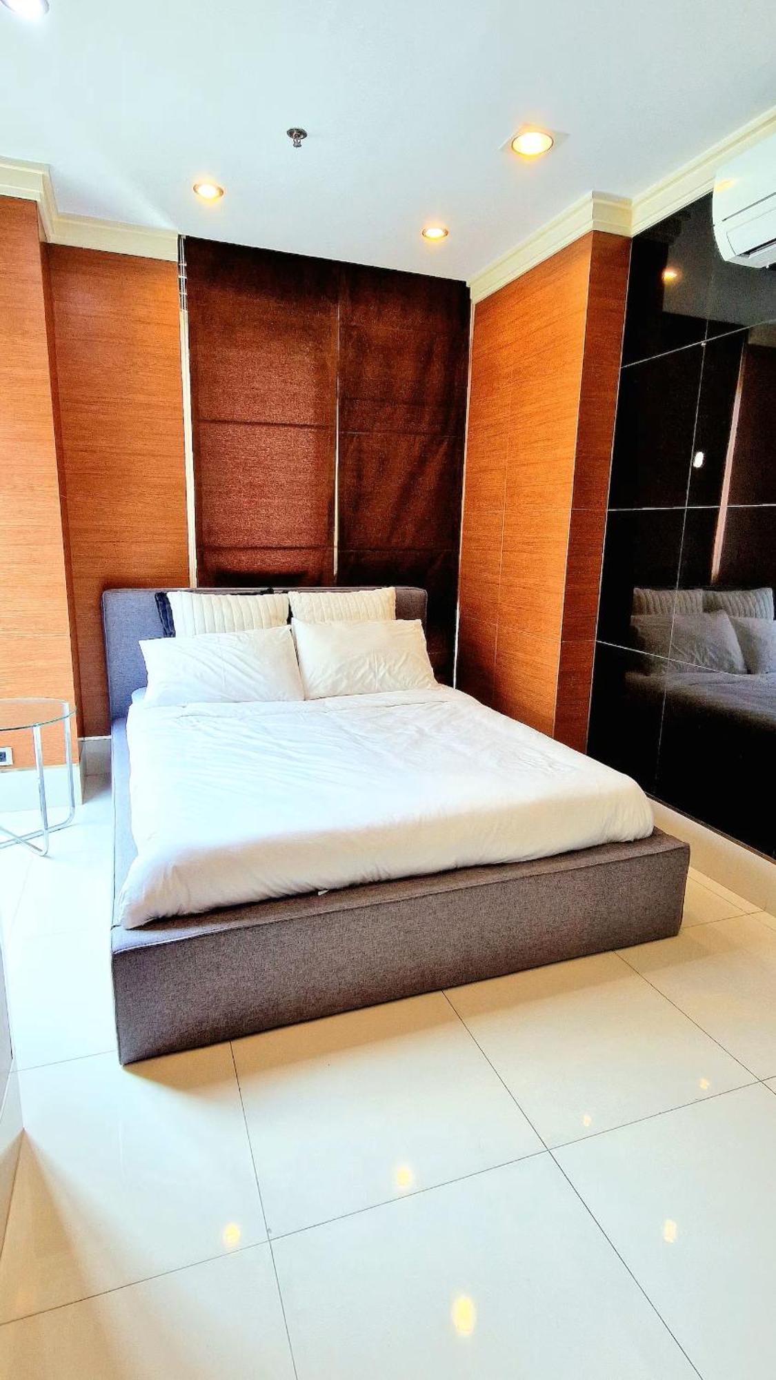 Apartment Extremely Spacious Cool Asoke Sleeps 8 Bangkok
