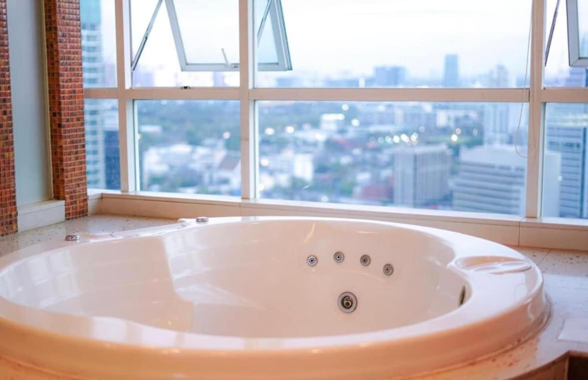 2 Bedroom In Downtown Bts Chitlom Bkk Apartment Bangkok
