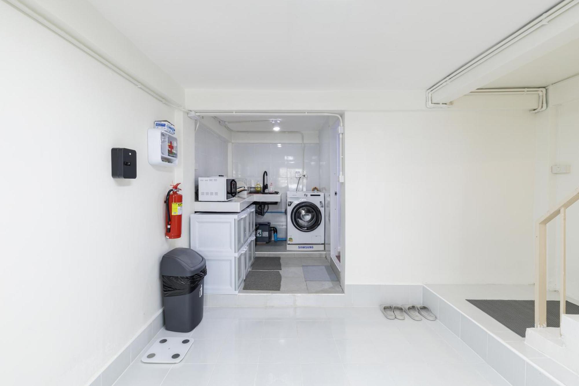 A Townhouse 100m From Bts Bangchak Rumah tetamu *