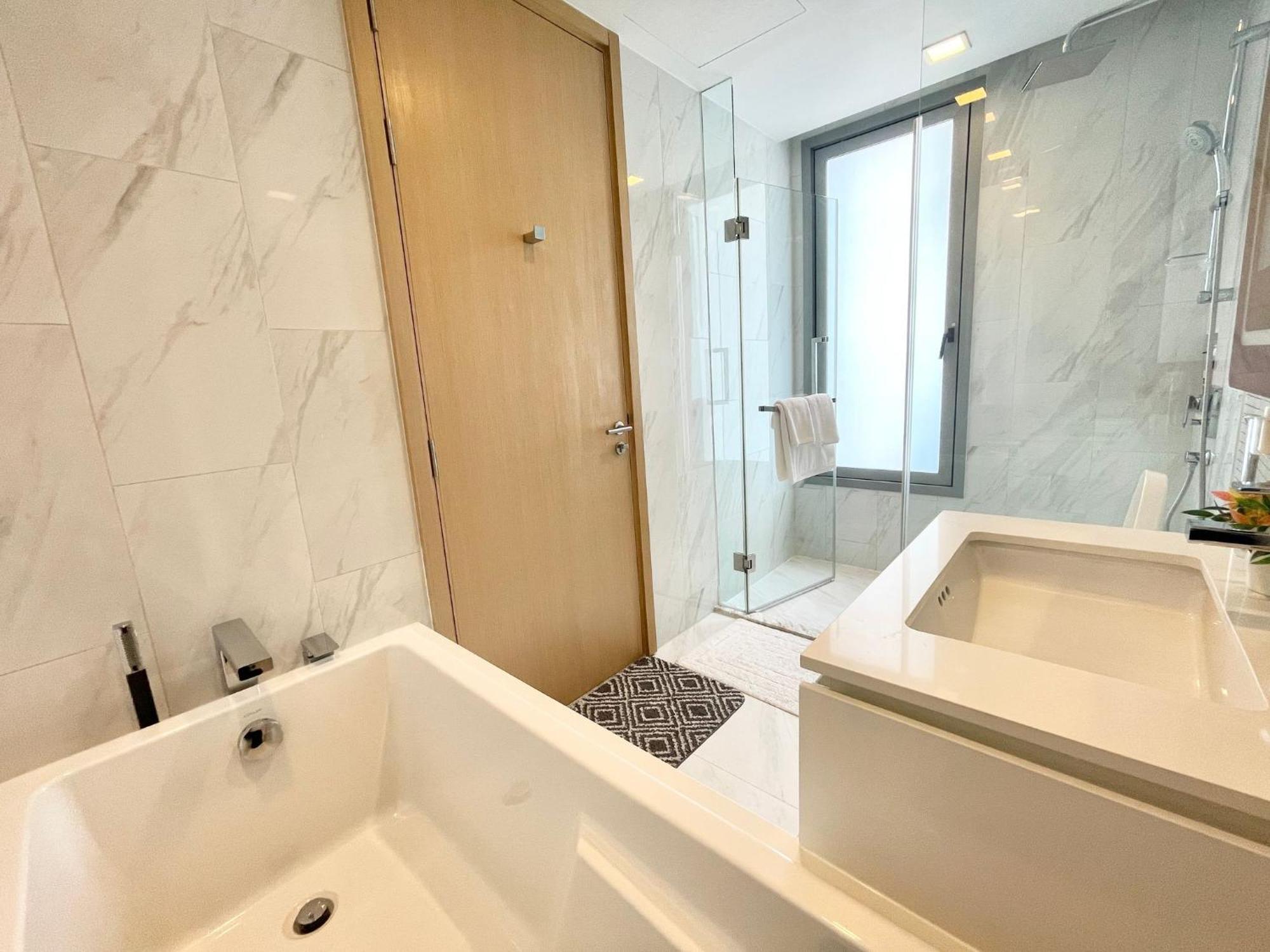 Sukhumvit Terminal 21 Asoke Super Luxury Designer 65 Sqm *