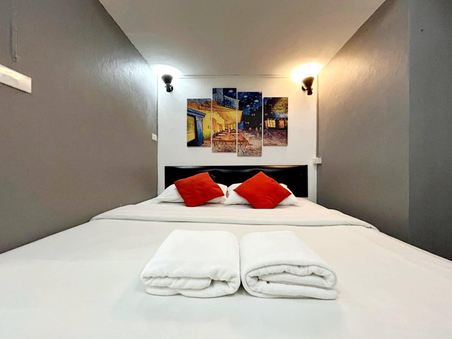 Hotel Casa Picasso Near Chabad House