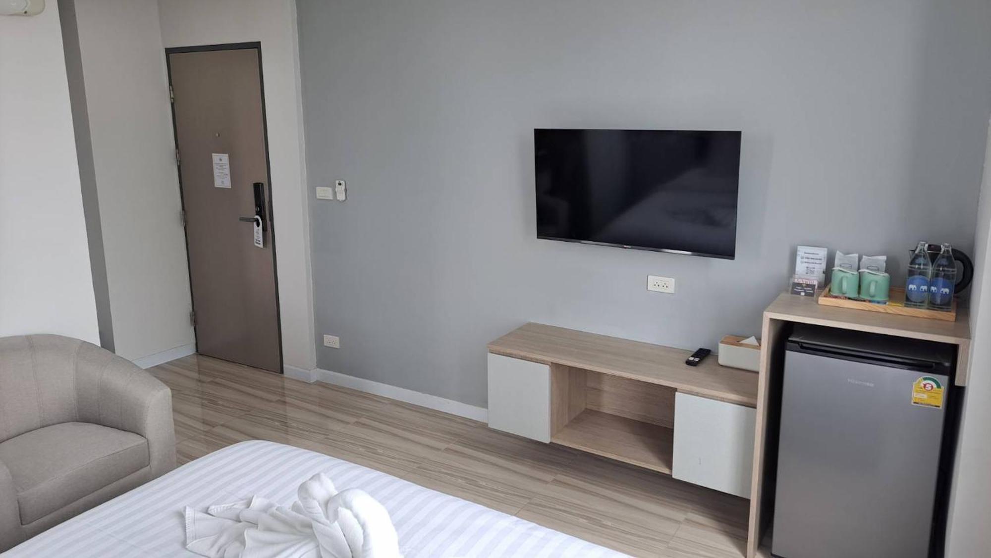 Hotel The Riski At Bangphlat Station Sha