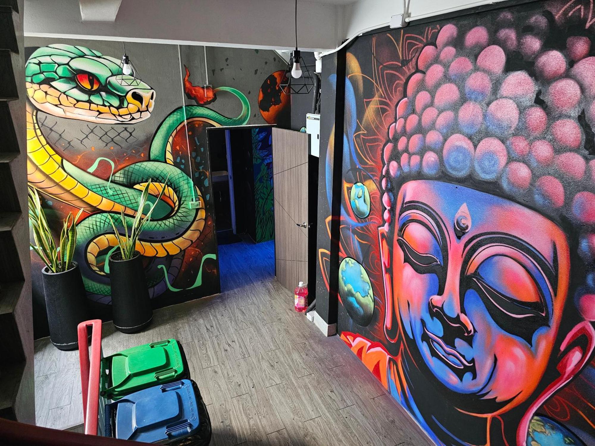Hostel Urban Jungle *