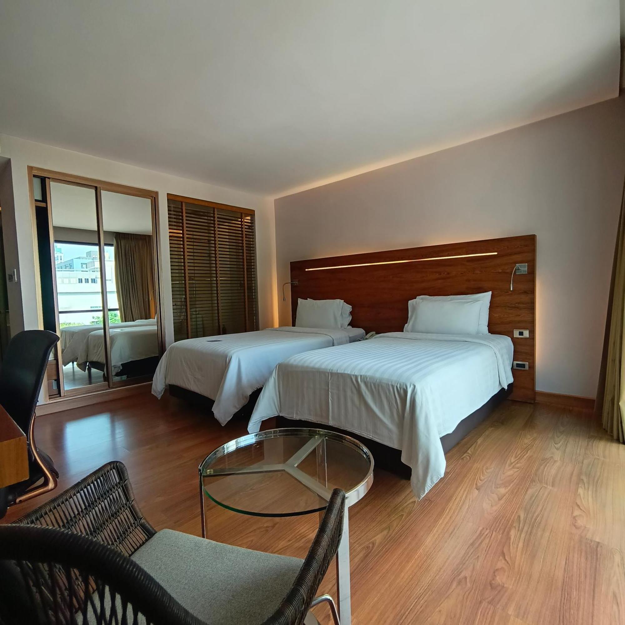 Sacha's Uno Hotel