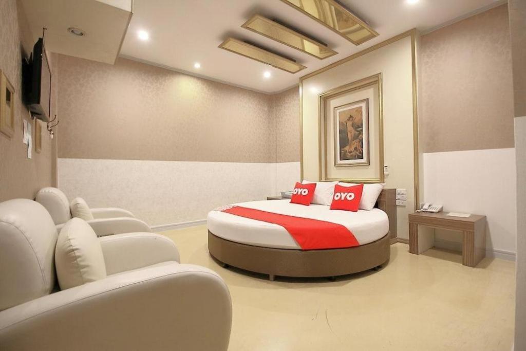 Oyo 1002 Pinklao Hotel