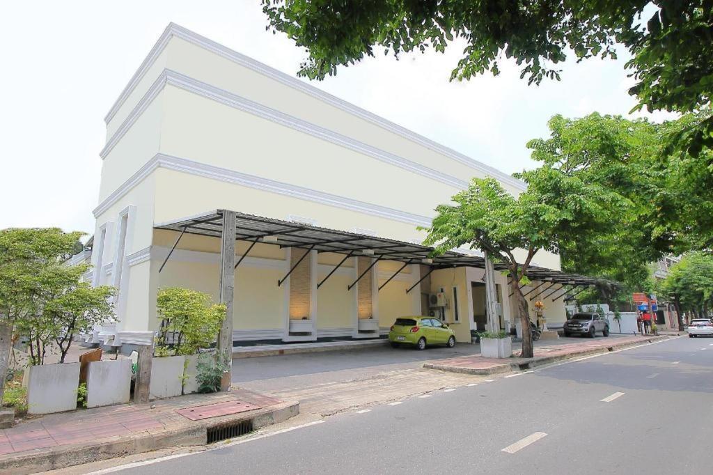 Oyo 1002 Pinklao Hotel