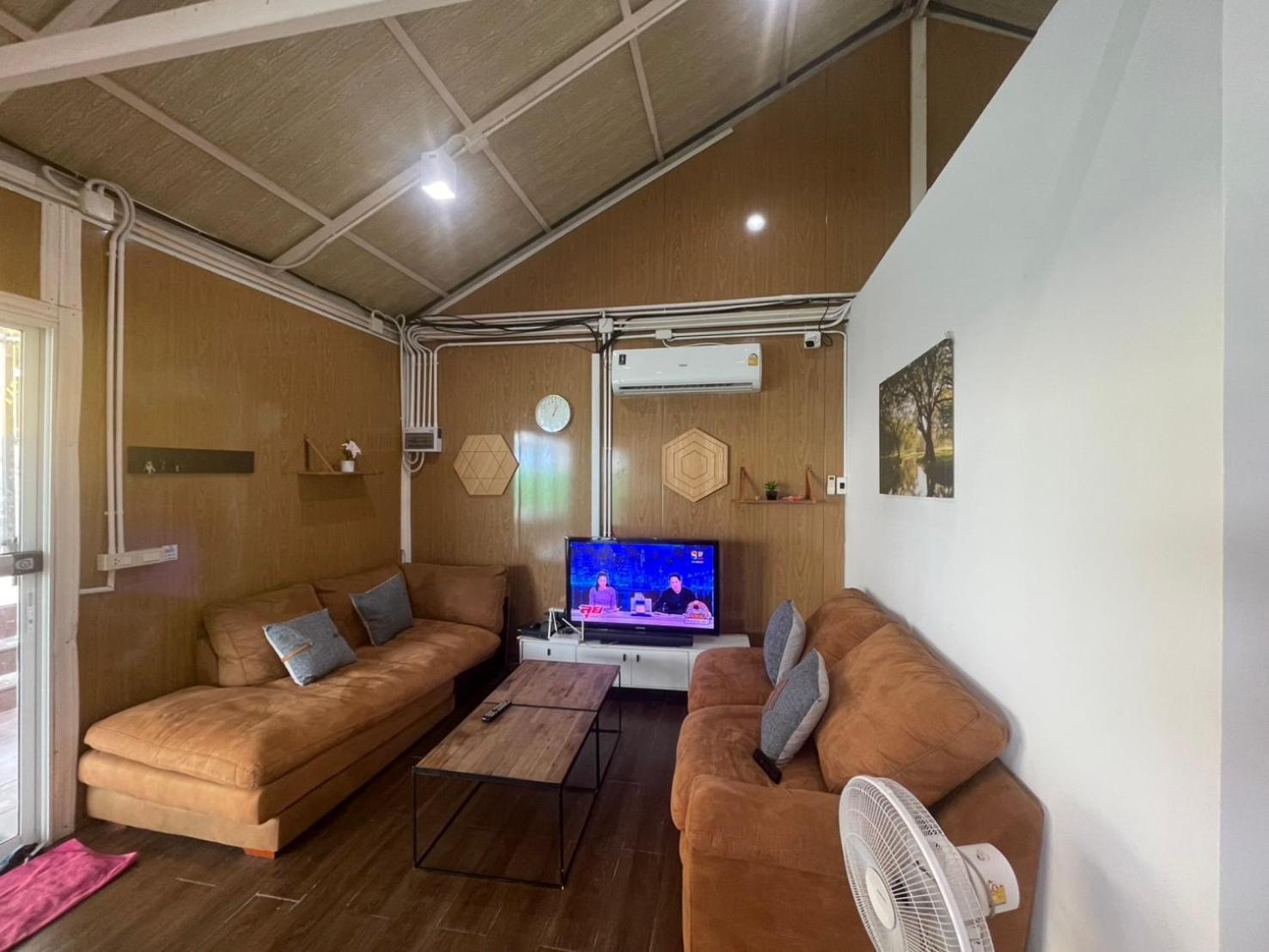 Airport Villa *