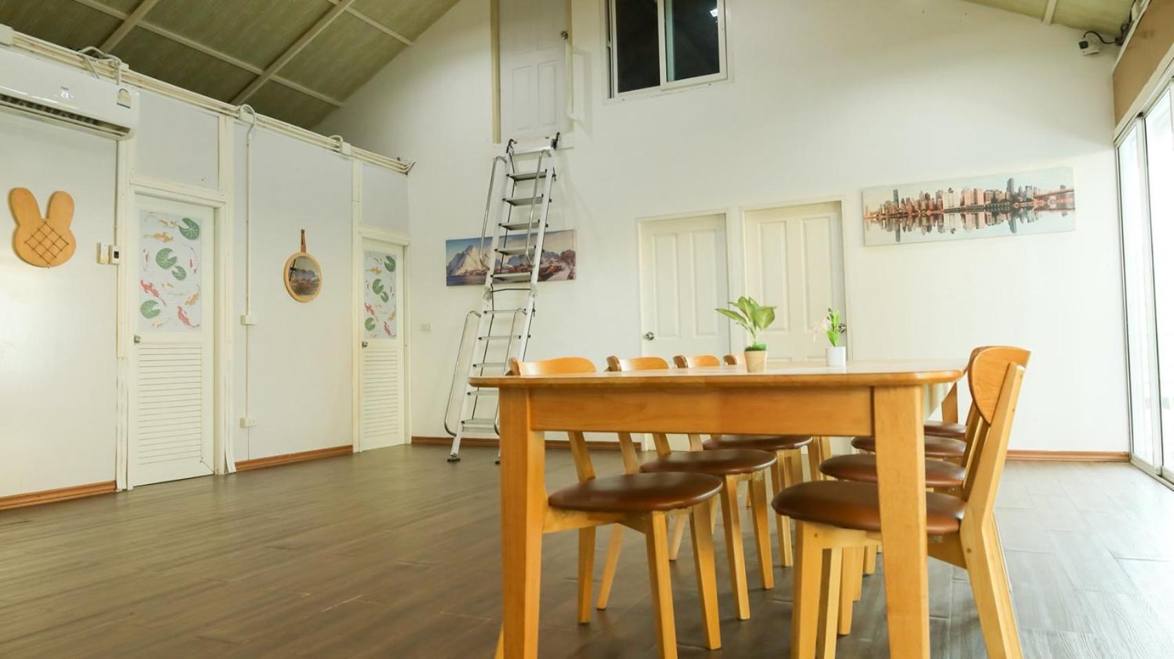 Airport Villa