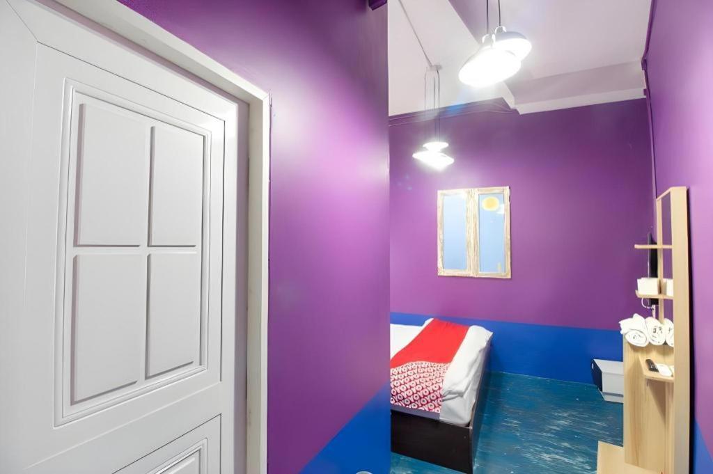 Art Sanamchai Hostel *