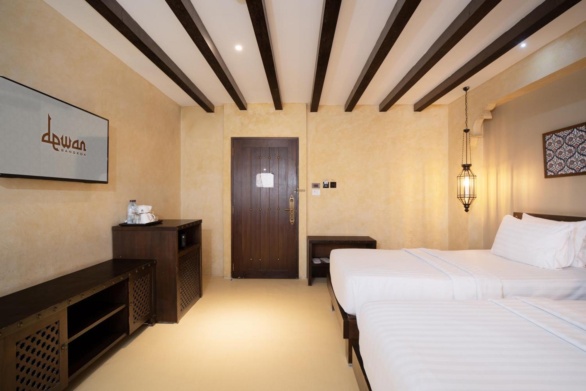 Dewan Hotel 3*