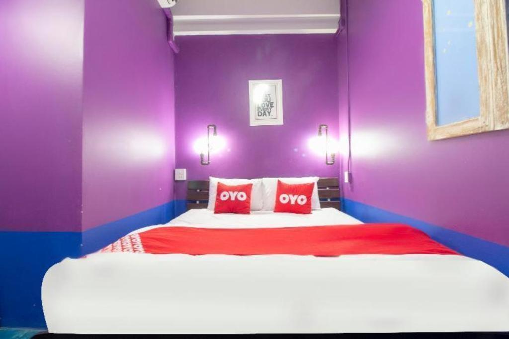 Art Sanamchai Hostel *
