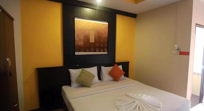 Grand Pinnacle Hotel 3*