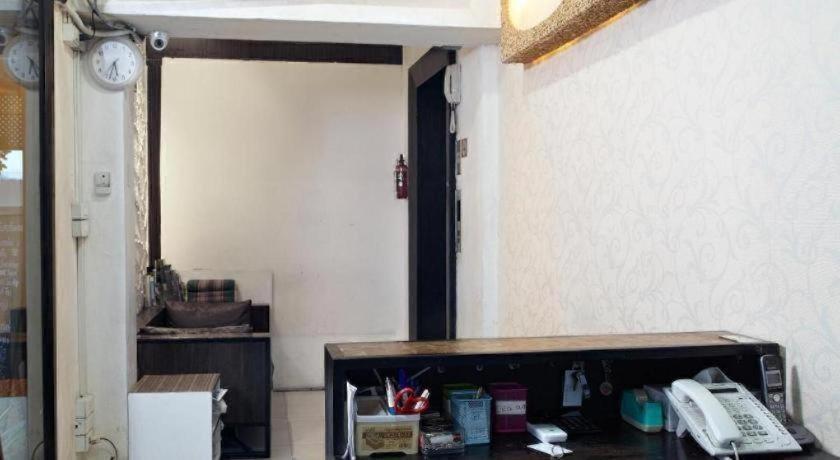 White House Asoke Sukhumvit 18