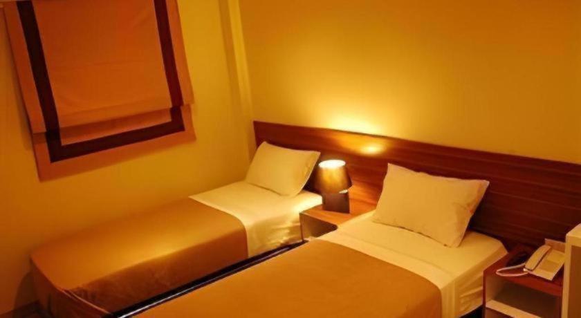Hotel White House Asoke Sukhumvit 18 Bangkok