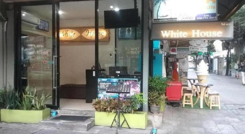 White House Asoke Sukhumvit 18 Hotel