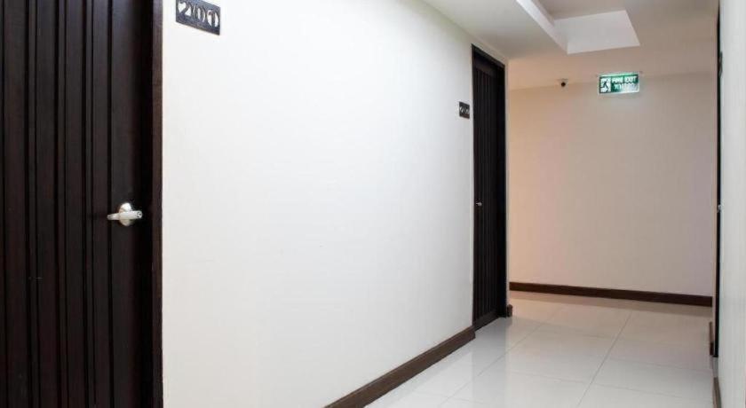 White House Asoke Sukhumvit 18 Hotel 3*