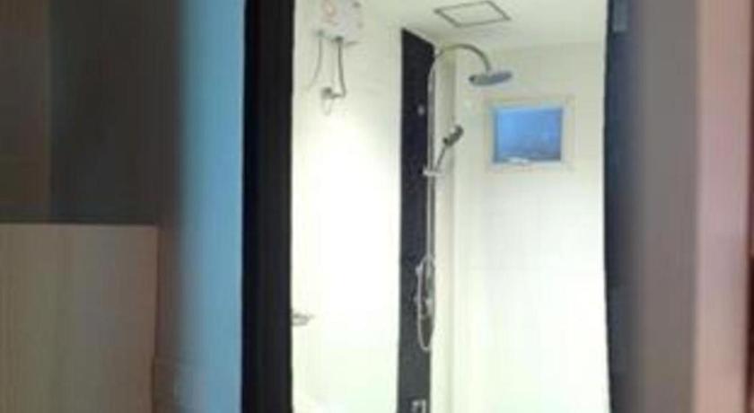 White House Asoke Sukhumvit 18 3*