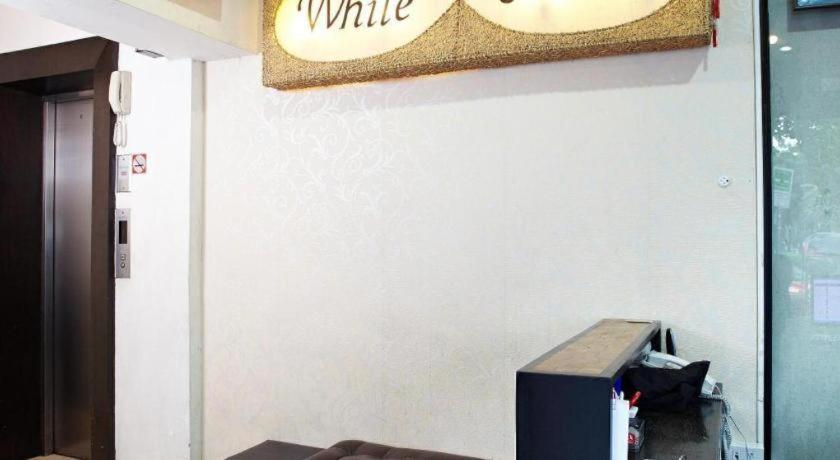 White House Asoke Sukhumvit 18 Hotel